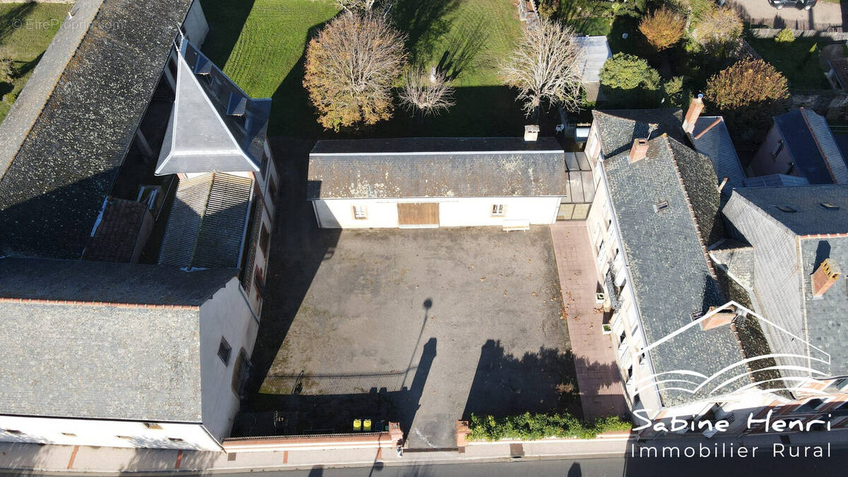 Maison à MIRANDOL-BOURGNOUNAC