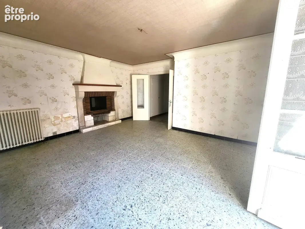 Ensemble immobilier de caractère avec dépendances, jardin arboré et beau potentiel - photo 5