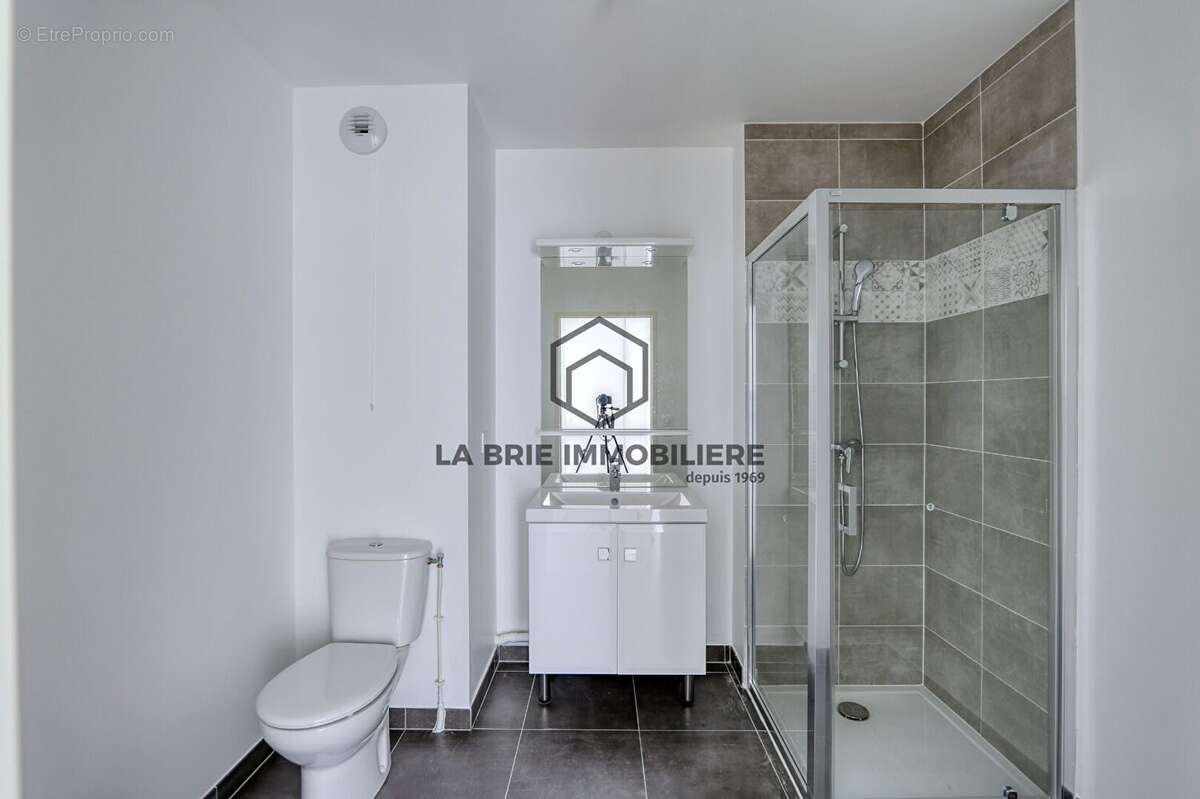 Appartement 50 m² à Chennevieres-Sur-Marne  - photo 9