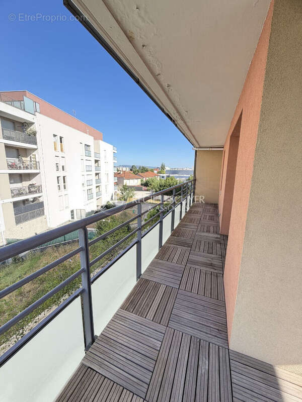 Villeurbanne - T3 au calme avec terrasse et garage - photo 2