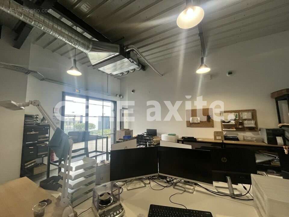 436 m² à Bourg-Les-Valence  - photo 6