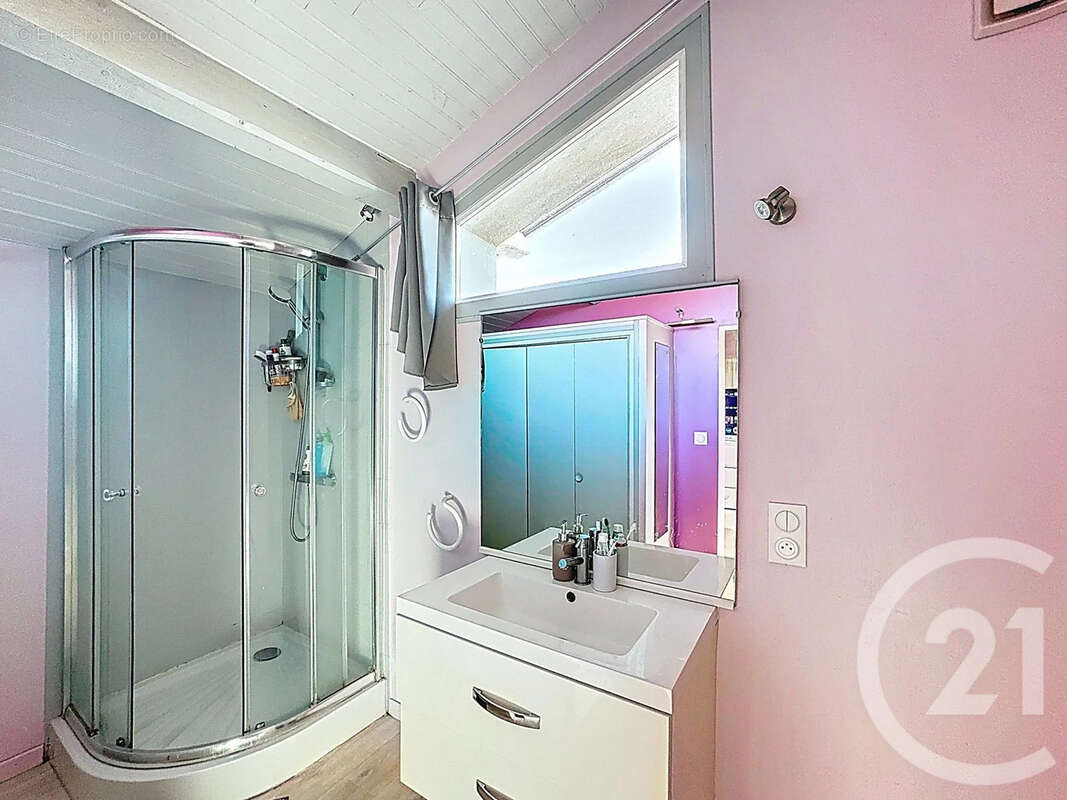 Maison à SAINT-ETIENNE-DE-TULMONT