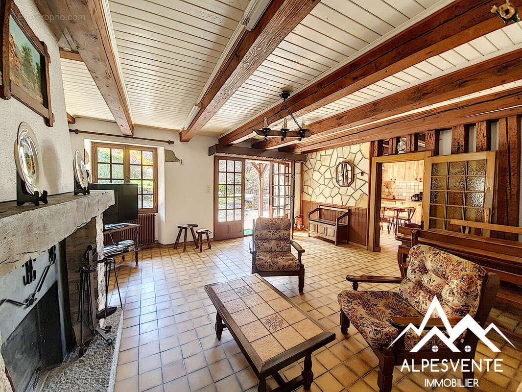 a-vendre-maison-deux-chambres-centre-village-la-vernaz-alpesvente - Maison à LA VERNAZ