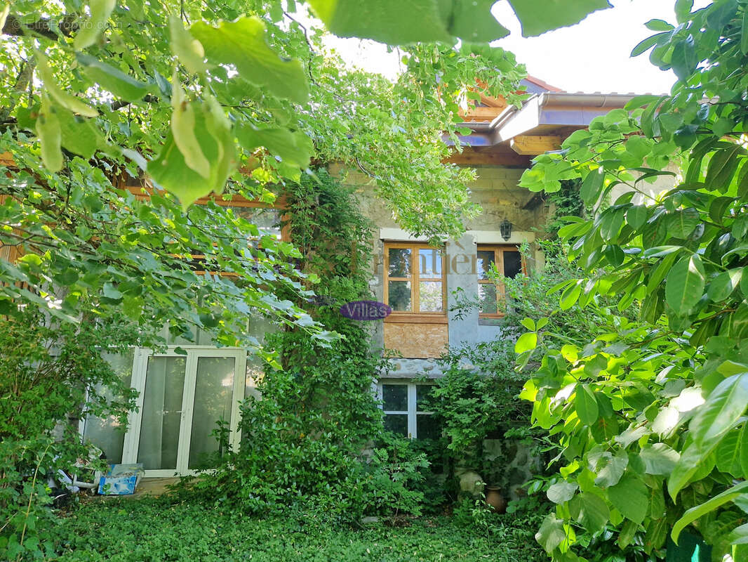 Maison à CHENS-SUR-LEMAN