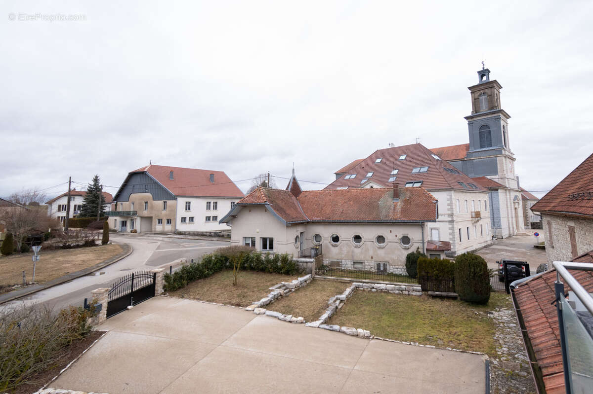 Appartement à FRASNE
