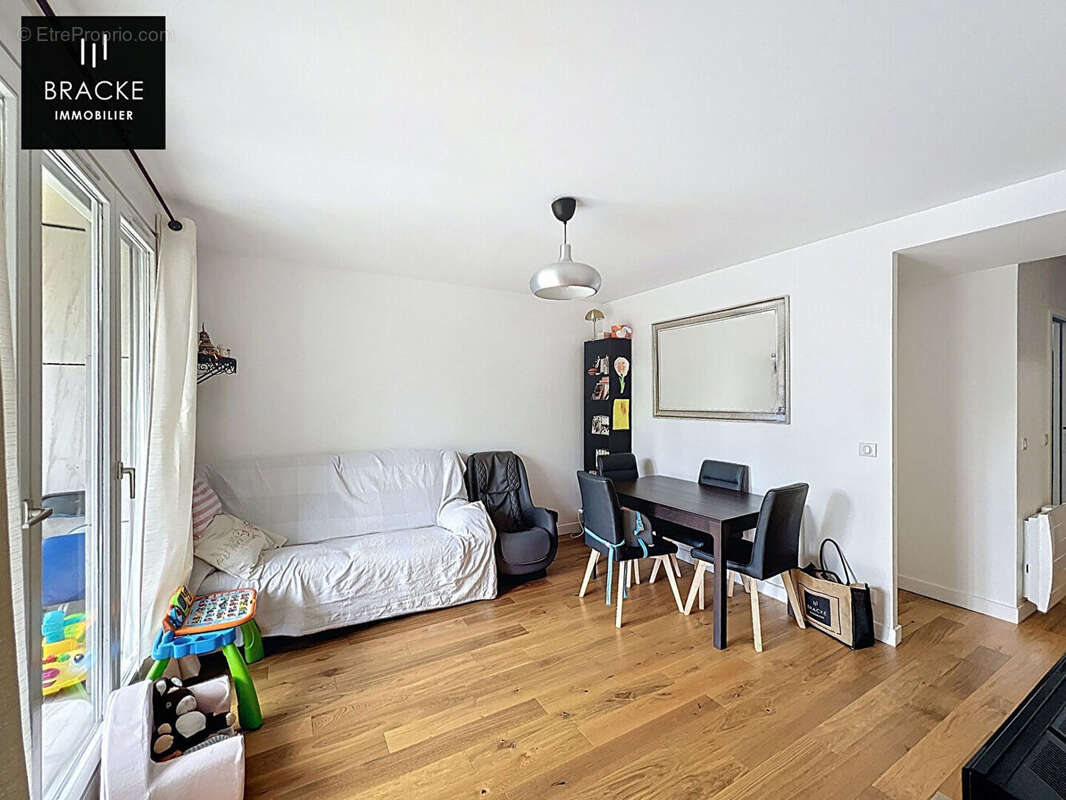 Appartement à COURBEVOIE