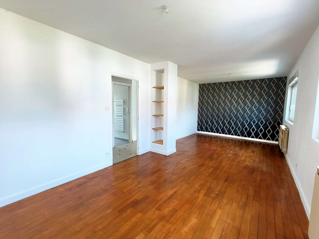 Maison de 76 m2 habitables sur la commune d'aulnat avec deux garages et jardin. - photo 3
