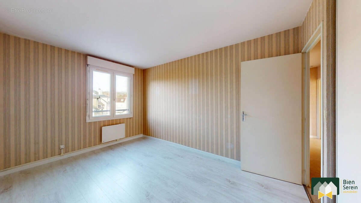 Chambre 1  - Appartement à LEVES