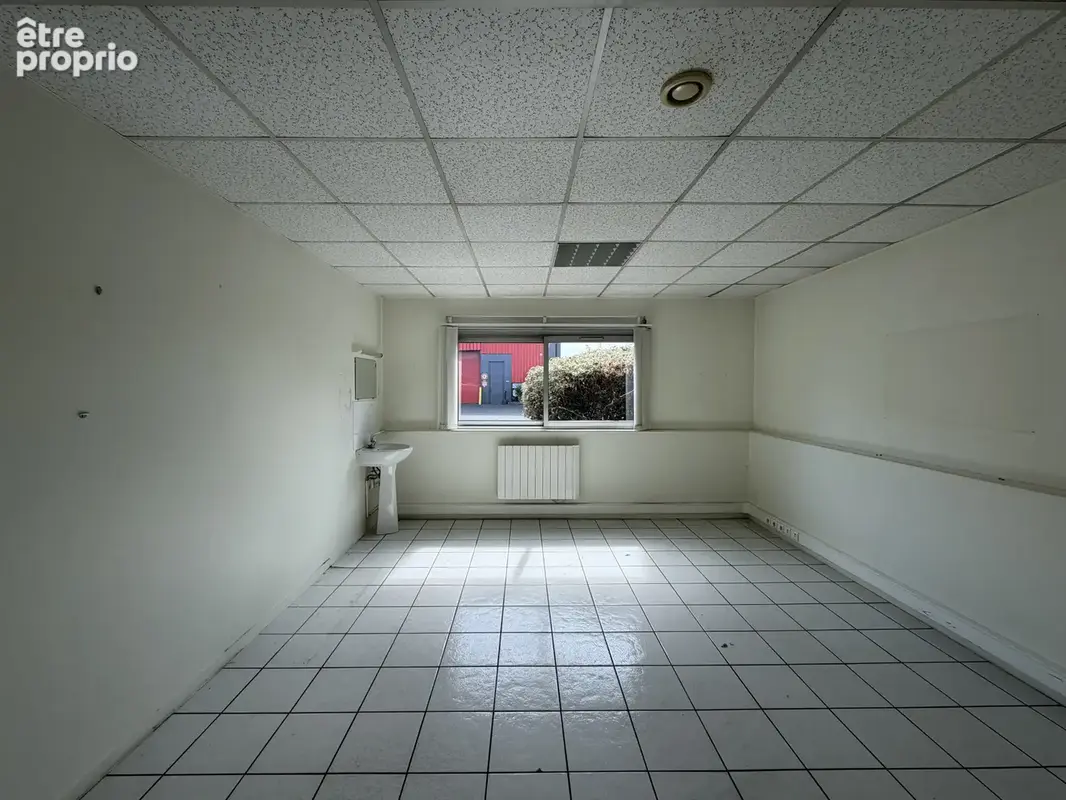 Locaux Professionnels - Zone INGRE - 375 m2 Plain Pied - photo 6