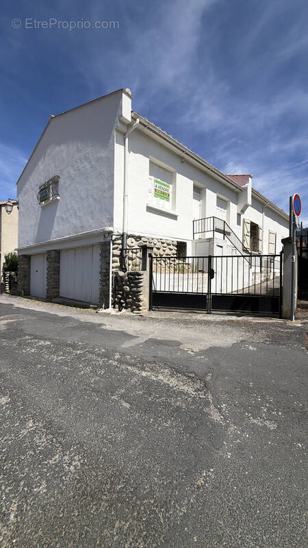 Propriété traditionnelle de 148 m2 sur parcelle arborée de 780 m2 avec dépendances - photo 2