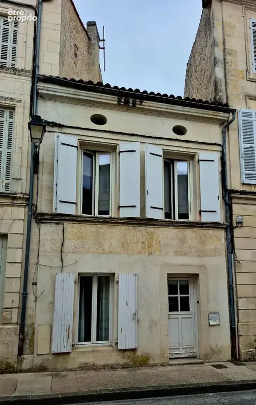 À DÉCOUVRIR - Une maison de ville pleine de charme avec jardin arboré ! - photo 5