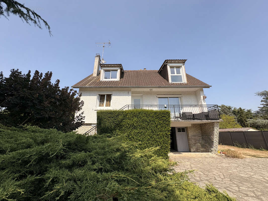 Maison commerces et école accessibles à pied proche gare de Bueil - photo 16