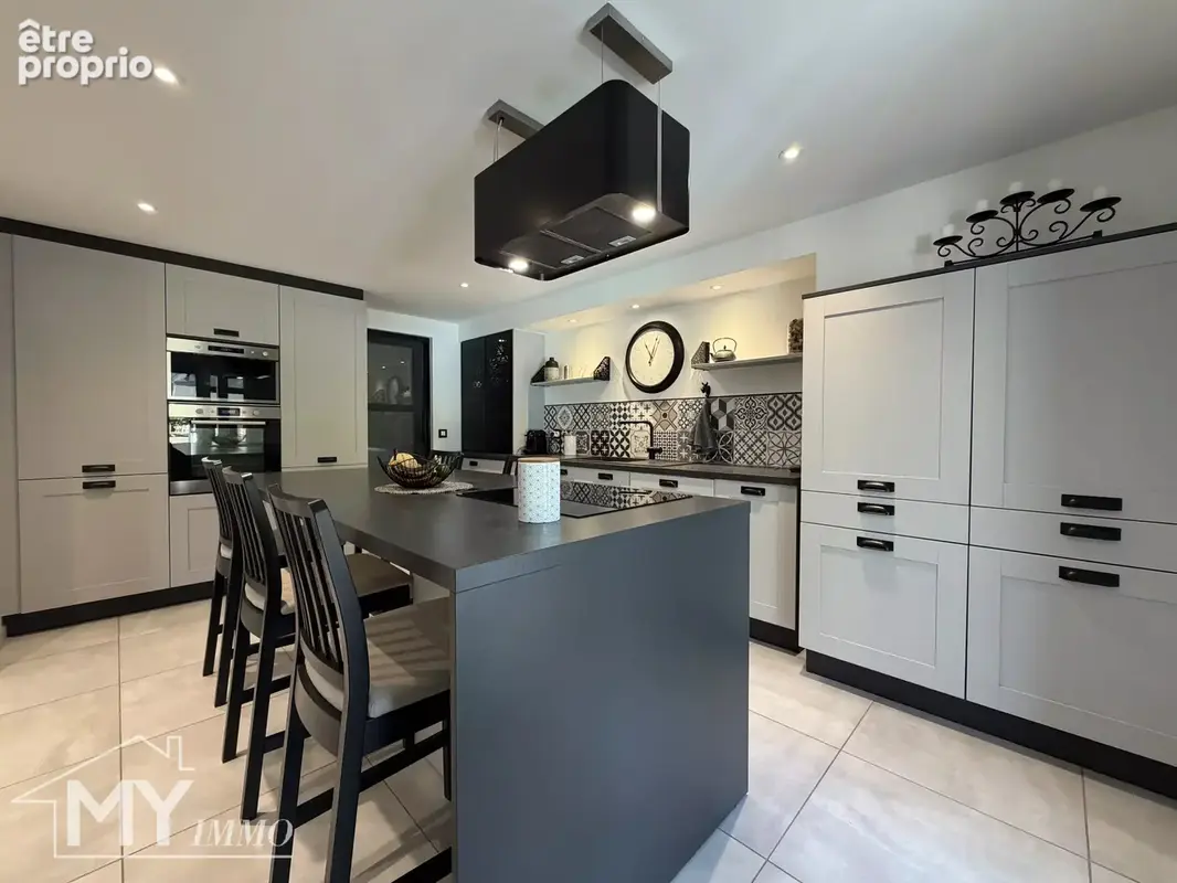 LA FORCE : Maison de 185 m² avec 5 chambres, jardin et piscine. - photo 7