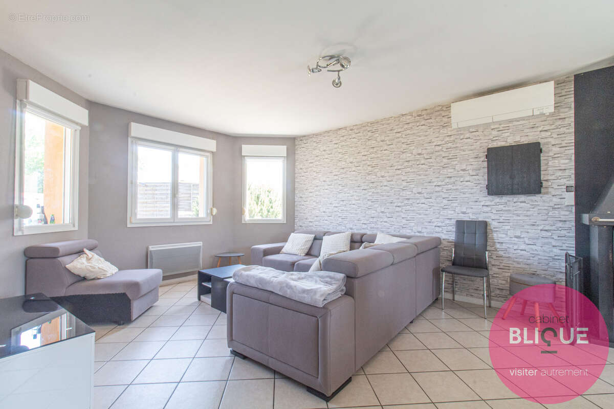 Plain-pied, grand jardin et garages xxl : ici, l'espace a pris ses aises ! - photo 6