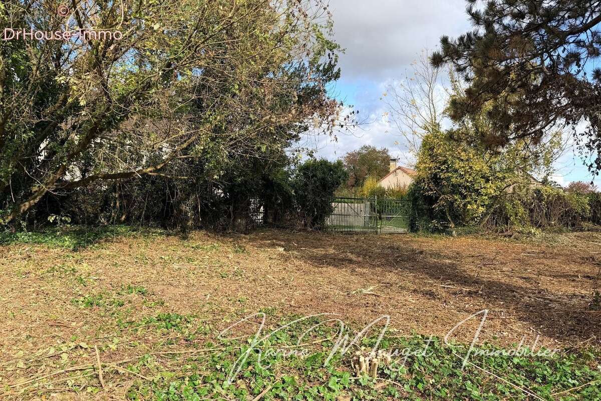 Terrain à LUMIGNY-NESLES-ORMEAUX