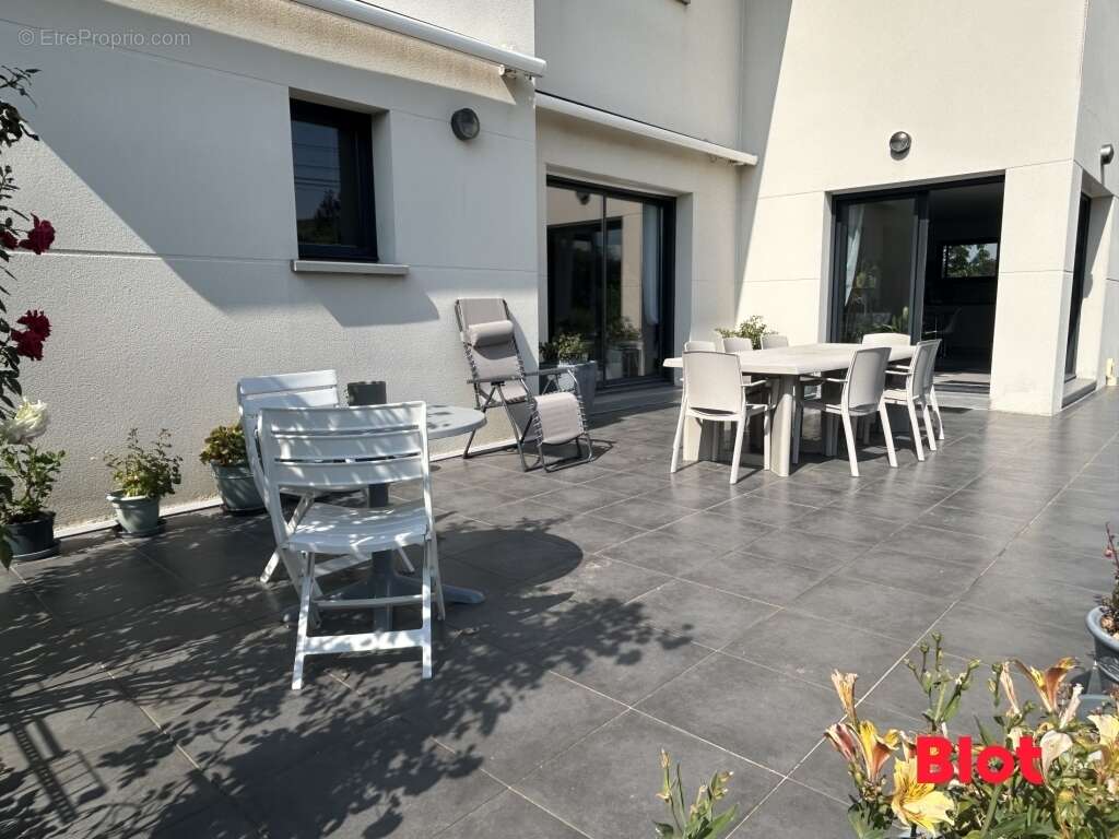 Maison 132 m² à Chasne-Sur-Illet  - photo 4