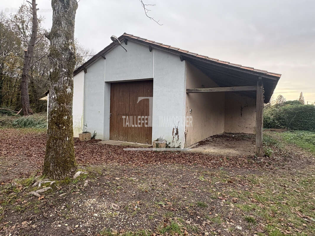 Maison à ANTONNE-ET-TRIGONANT
