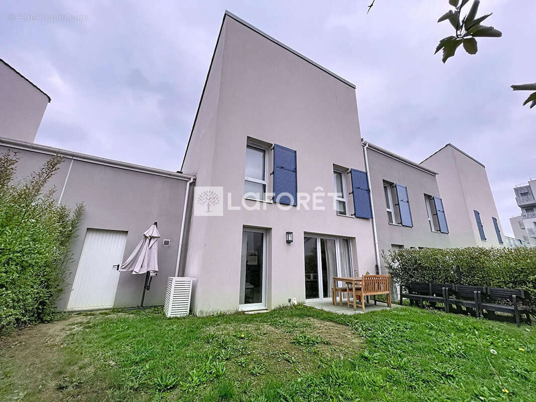 Maison à MOISSY-CRAMAYEL