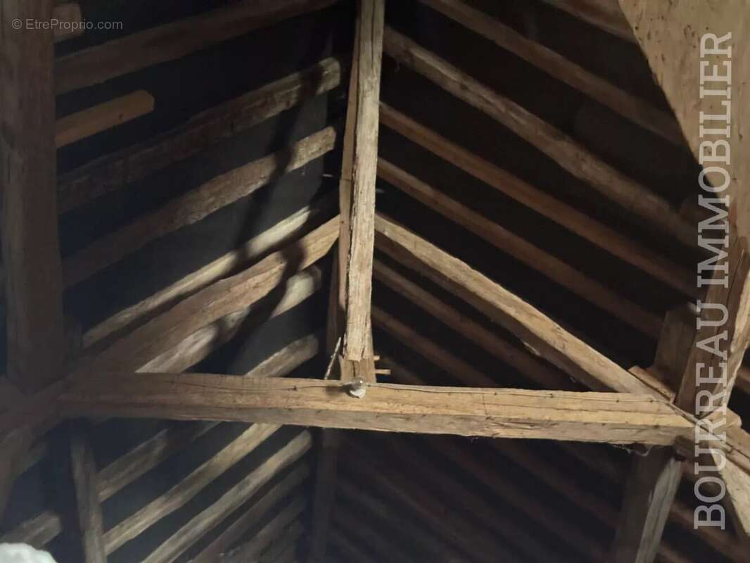 Appartement à LA CELLE-SAINT-CYR