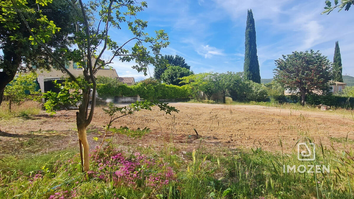 Terrain à LA CELLE