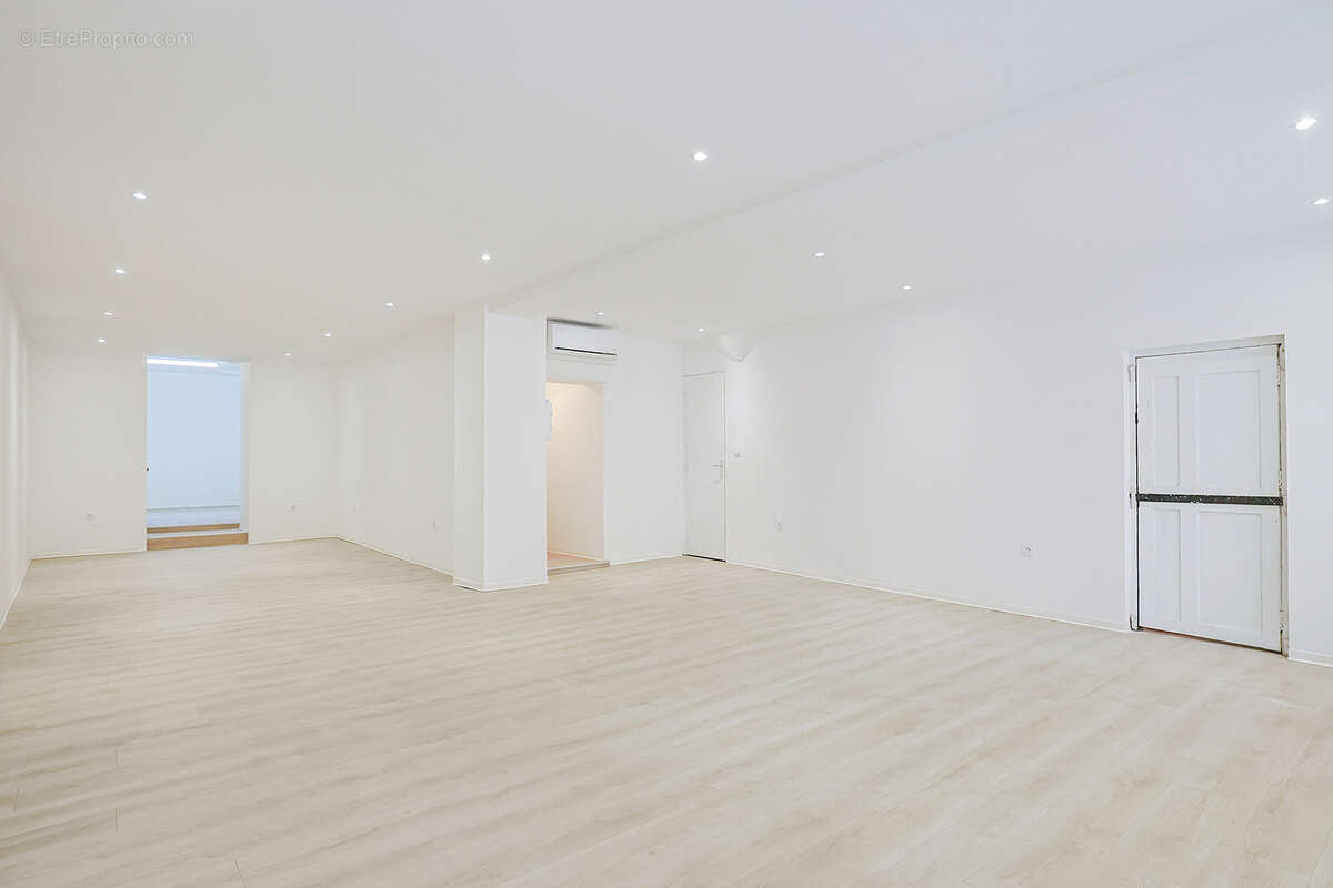 Commerce à SOLLIES-PONT