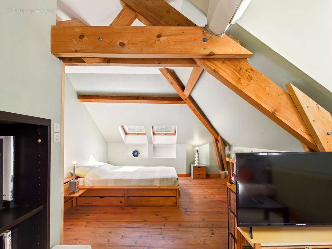 Superbe propriété en bord de rivière avec piscine à débordement et accès privé - photo 10