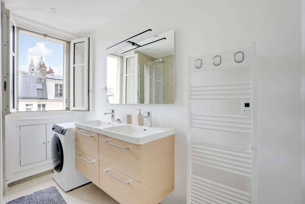 Appartement à PARIS-9E