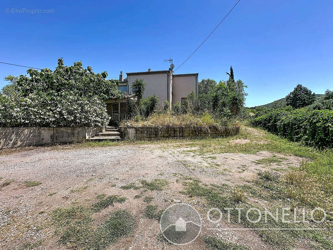 Maison à ROQUEBRUNE-SUR-ARGENS