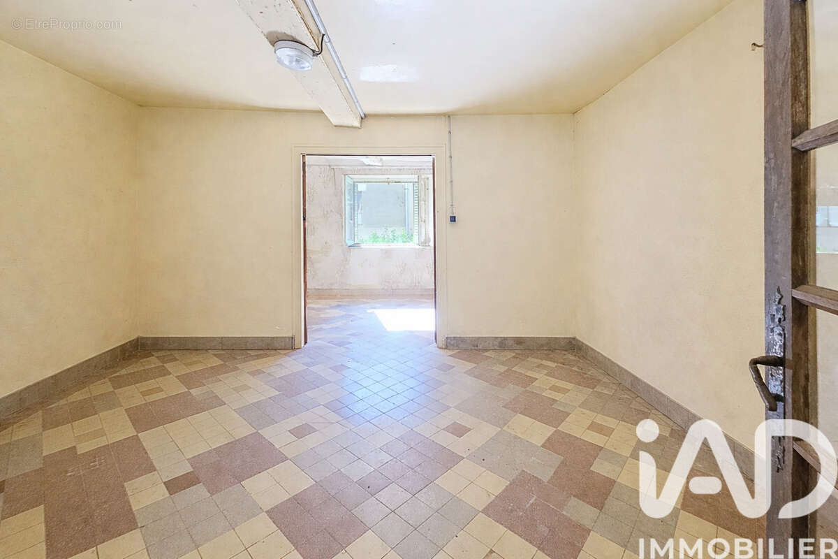 Photo 9 - Commerce à SANTRANGES