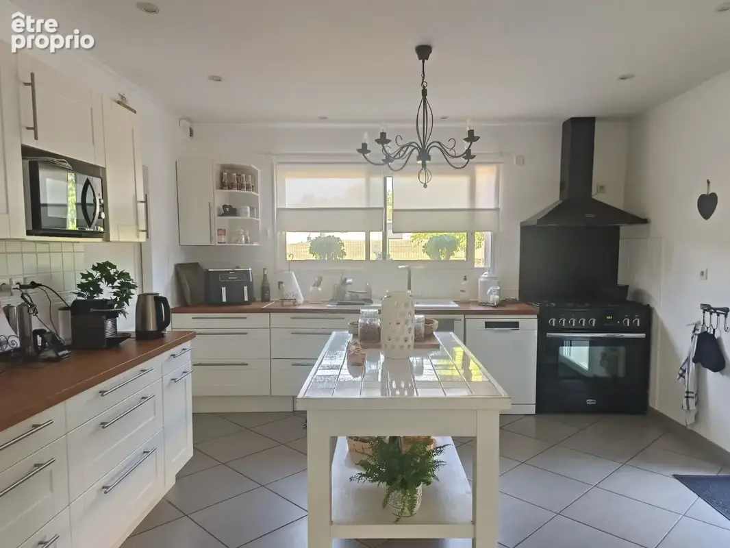 NOUVEAUTE : sur la commune de VILLE SOUS ANJOU, belle maison moderne, piscine, parcelle de terrain 1200m2 - photo 4