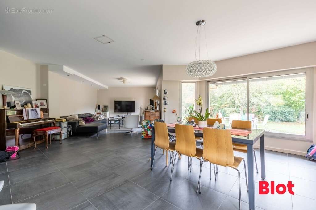 Maison à VEZIN-LE-COQUET