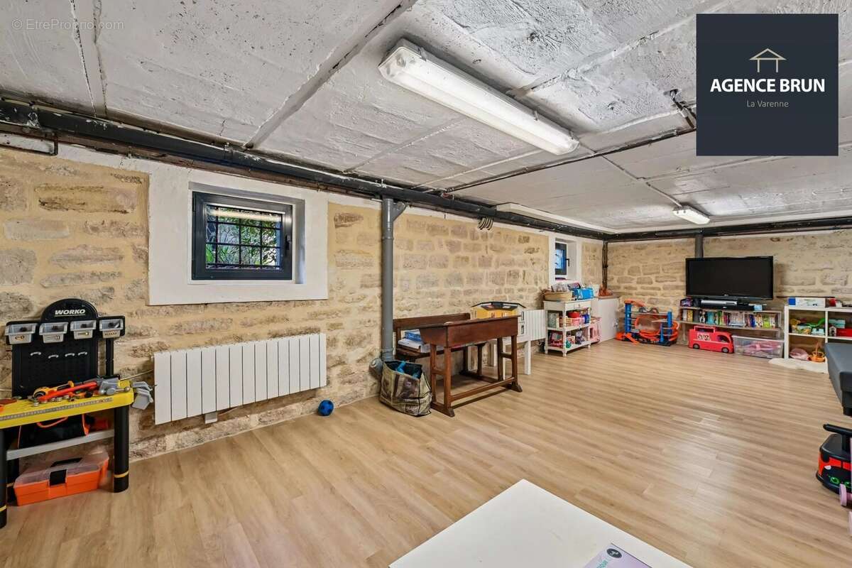 Maison à SAINT-MAUR-DES-FOSSES