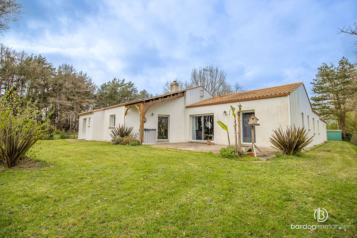 Maison à CHATEAUNEUF