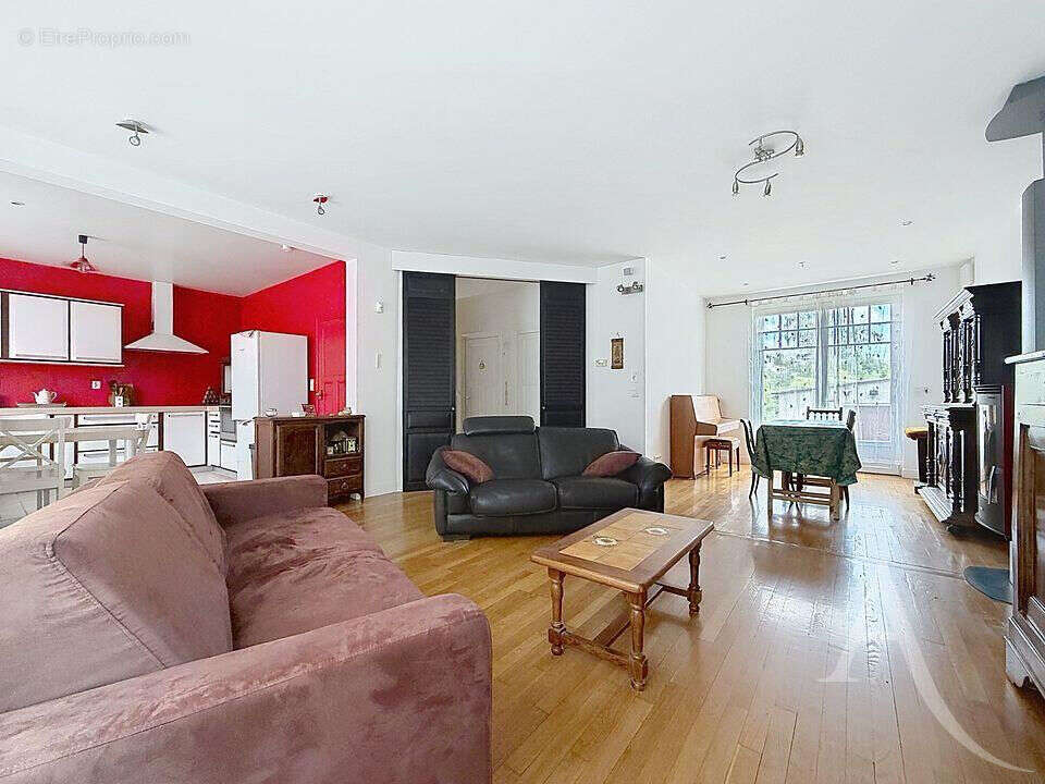 Maison de caractère à Mantes la Ville, 5 chambres, un garage, sous sol total et une dépendance - photo 2