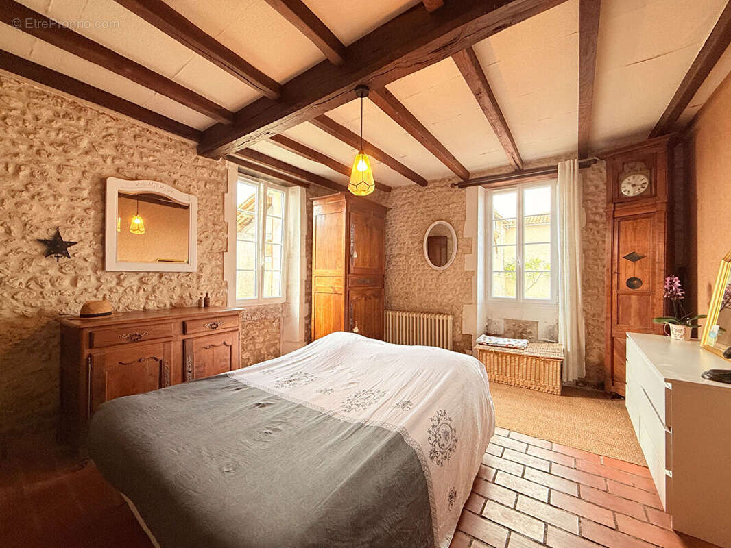 Maison à BARBEZIEUX-SAINT-HILAIRE