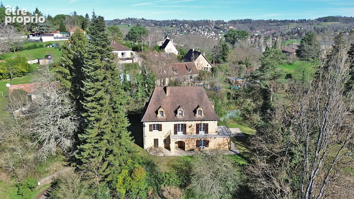 Maison de caractère à Sarlat avec appartement de 200 m2 - photo 2