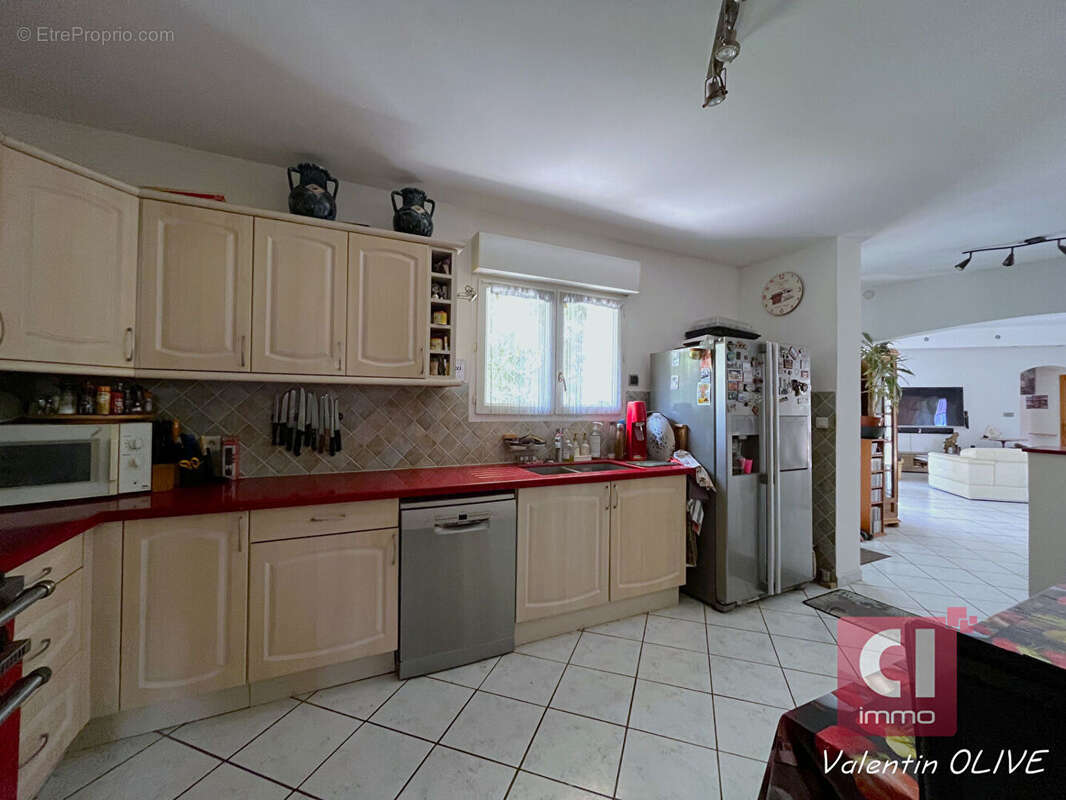 Maison La Roquebrussanne 6 pièces 190 m2 avec dépendance. - photo 5