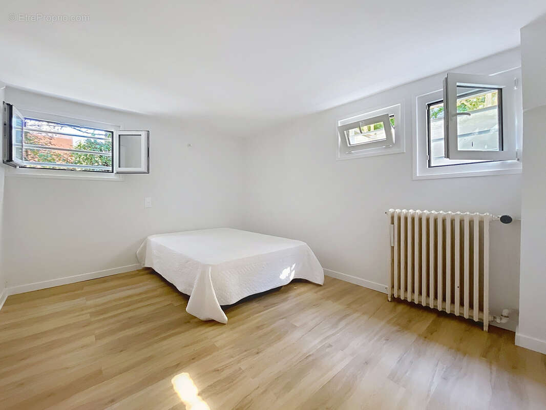 Maison de caractère, T6 de 171 m2 au calme avec jardin, terrasses et garages. - photo 10