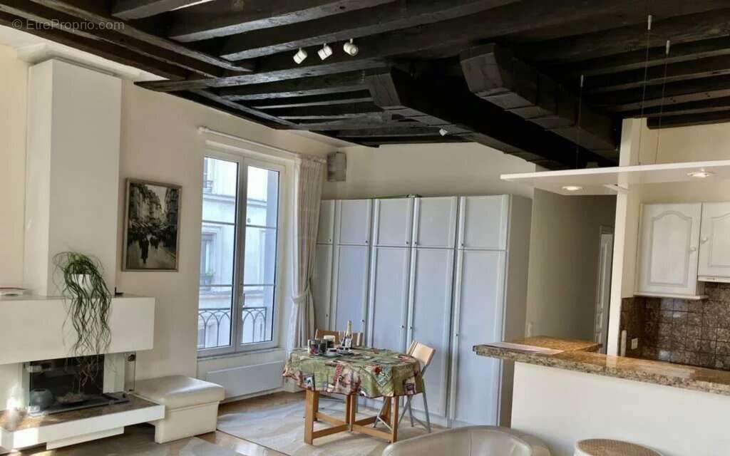 Appartement à PARIS-1E