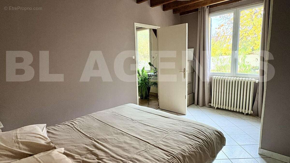 Chambre RDC 2 - Maison à DAMMARIE