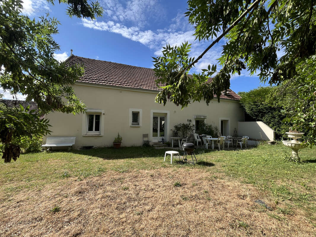 Maison à LA CHAPELLE-LA-REINE