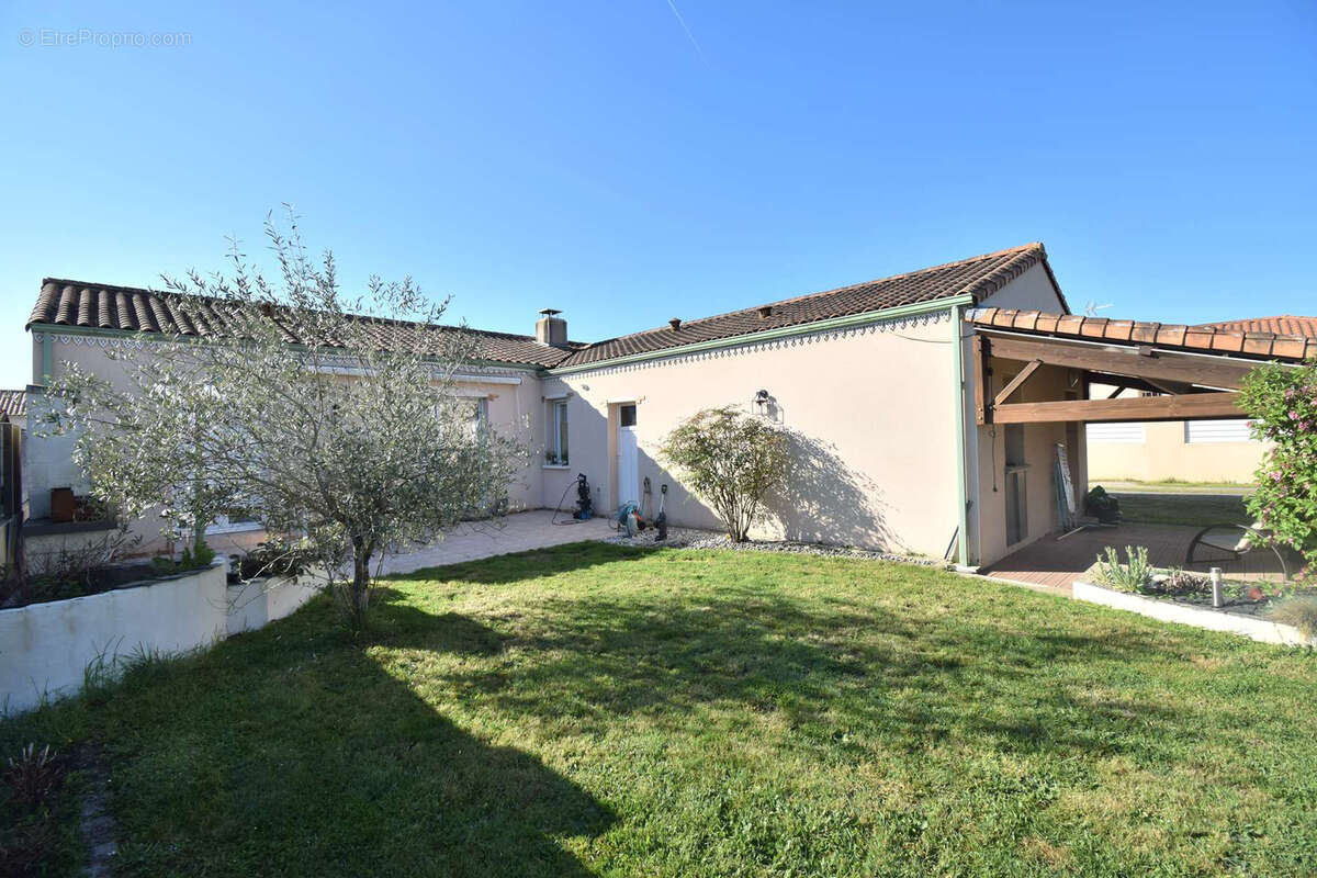 Maison à AIGREFEUILLE-SUR-MAINE