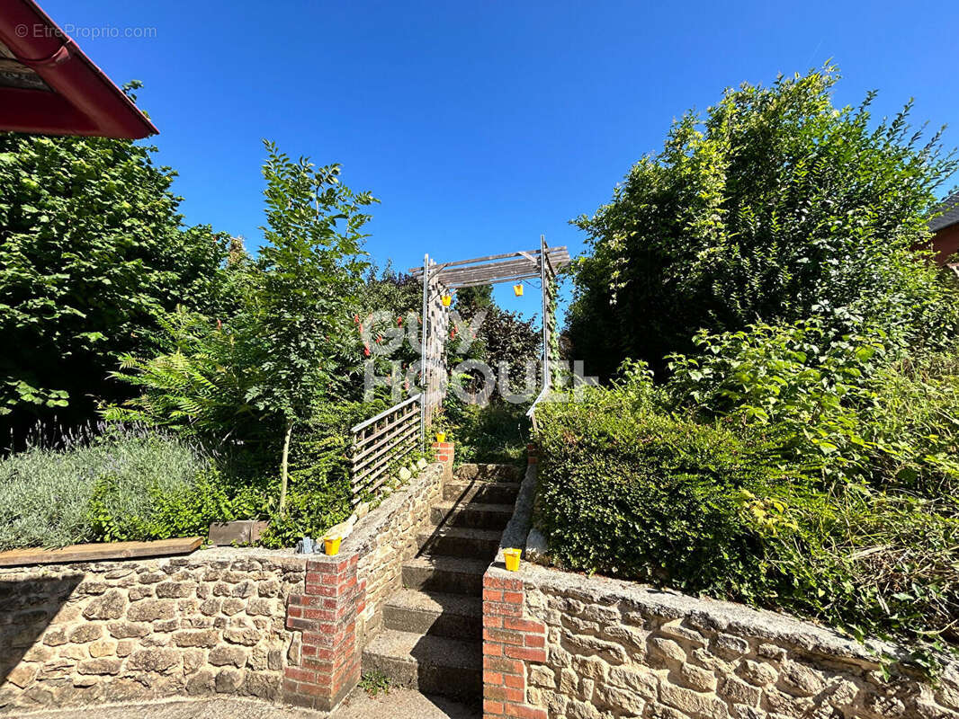 Maison à SAINT-MARTIN-DE-MAILLOC