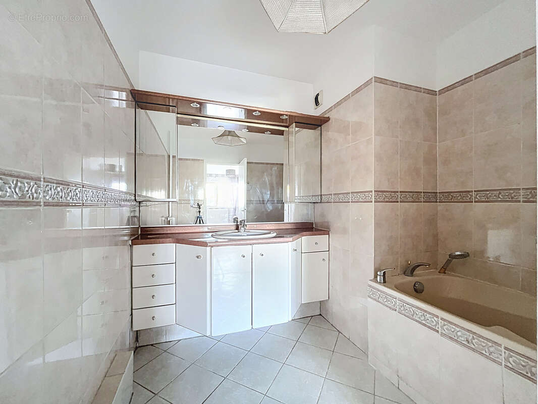 Appartement à LYON-9E