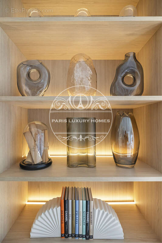 Appartement à PARIS-1E