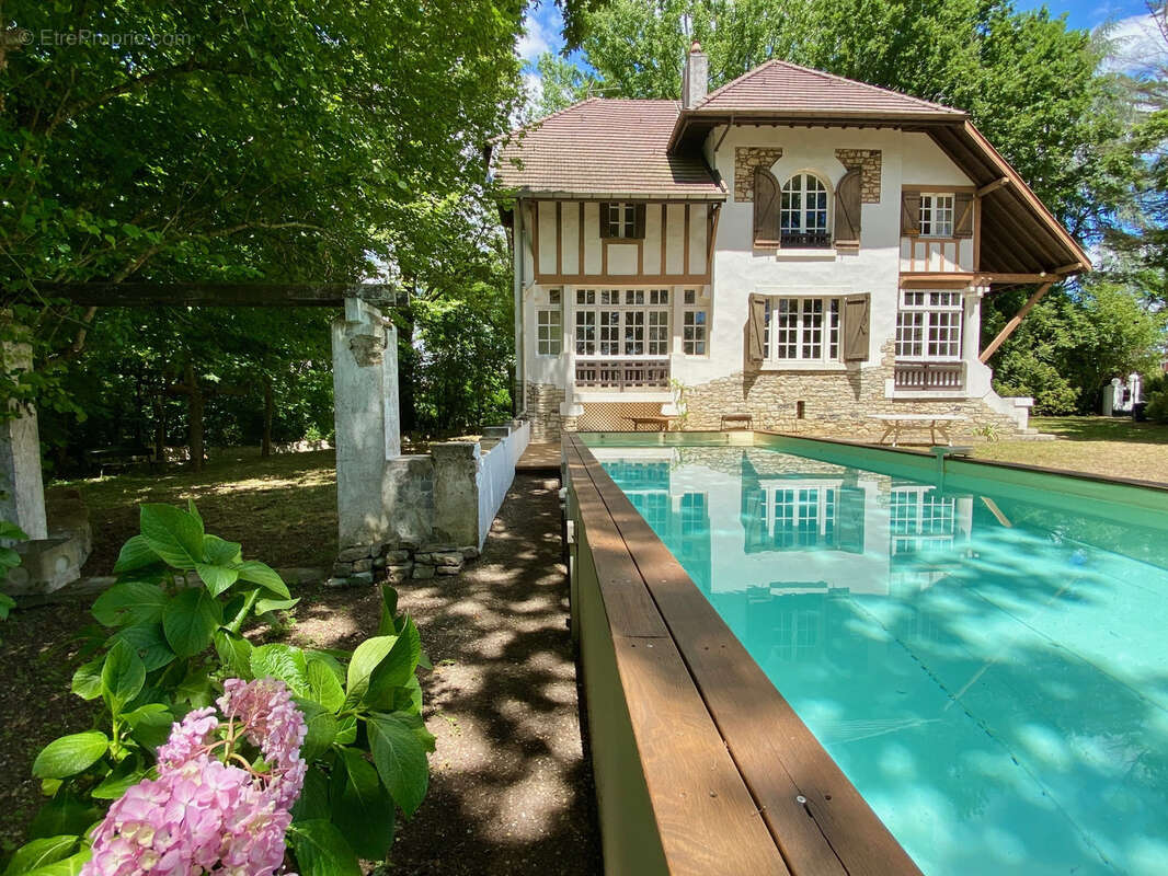 Maison à URT