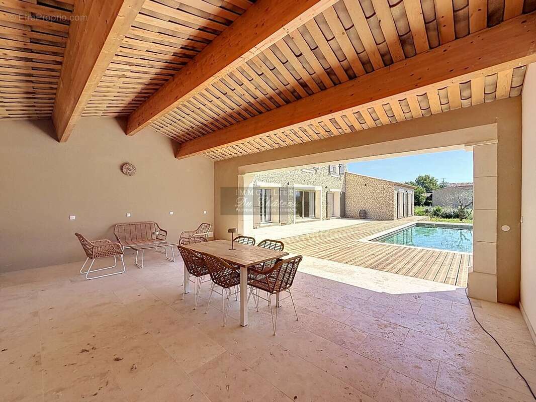 Élégante propriété en pierre neuve avec piscine et pool-house dans un environnement privilégié - photo 5