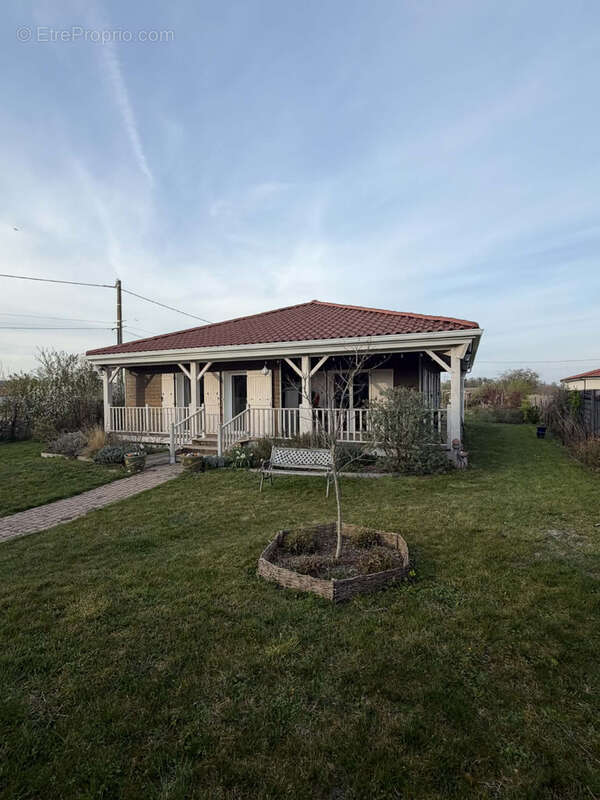 Maison à SAINT-AGOULIN