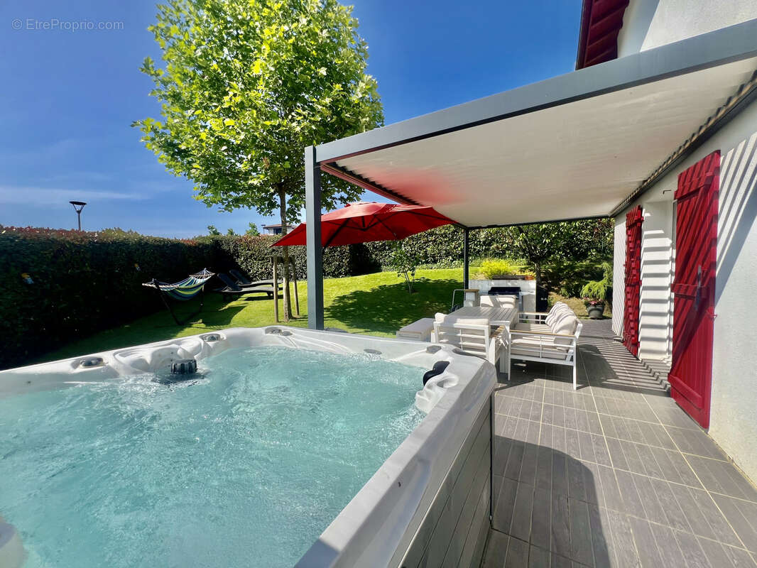 Maison à BASSUSSARRY