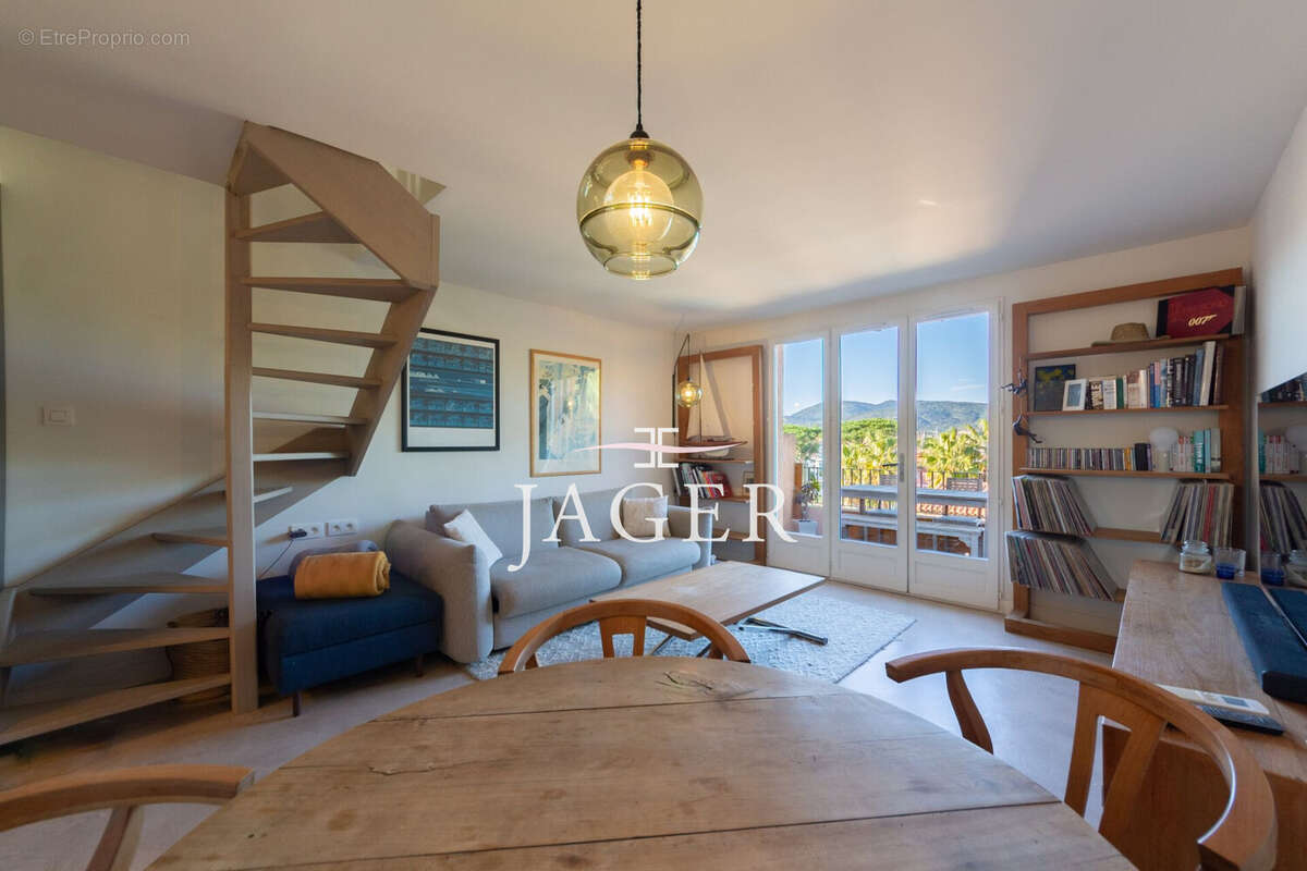 Appartement à COGOLIN